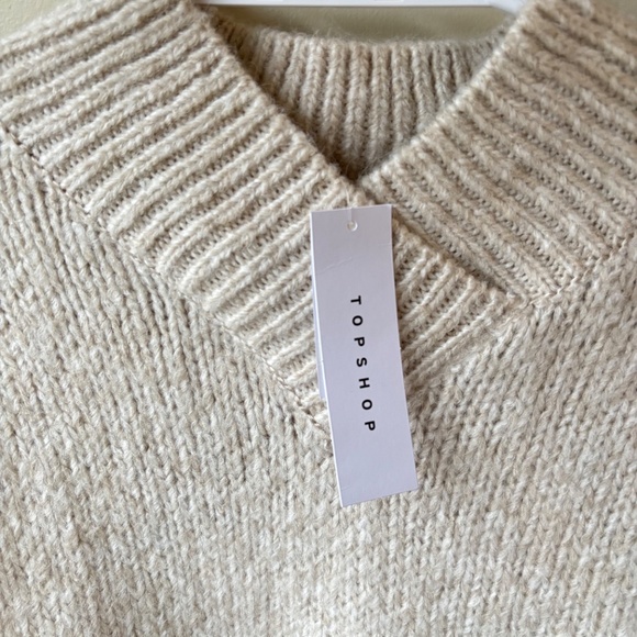 Topshop V-neck Bell Sleeve Sweater - Picture 4 of 4